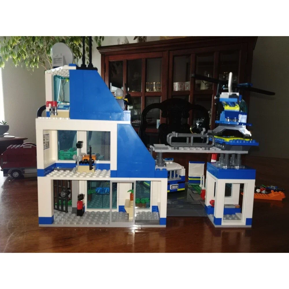 Lego City Police Station 60316 Mostly Complete - Garbage Truck Helicopter Police